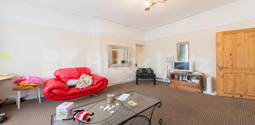 			NEW INSTRUCTION!, 2 Bedroom, 1 bath, 1 reception Flat			 Firs avenue, Muswell Hill